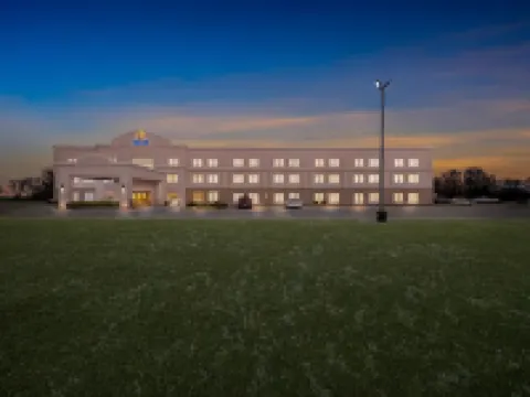 Comfort Inn & Suites Decatur-Forsyth Hotels in Forsyth