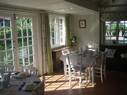 Nutmeg Guest House - Pools