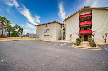 Lake Hamilton Penthouse! 2/2 Amazing Sunsets from your balcony or dock! Sleeps 6