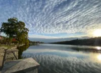 On the Fox/River access/Kayaks/Deck with lounging and dining/Free Parking