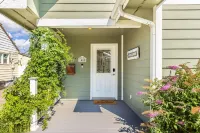 Cozy Home 1 Mile to Downtown CDA & Lake – King Beds and an EV Charger!