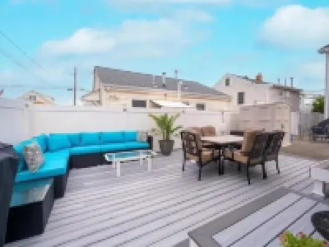 ONE block from the beach. Outdoor lounge seating, perfect for entertaining! Hotels in Lavallette