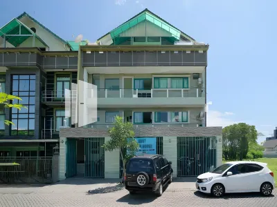 Pondok Hijau Syariah Mitra RedDoorz at Citraland Surabaya Hotels in Sambikerep