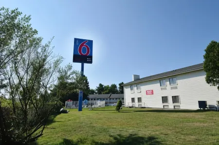 Motel 6 Nashua, NH - North