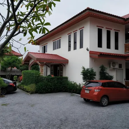 The Aam resort Отели рядом с достопримечательностью «Legend Siam Pattaya»