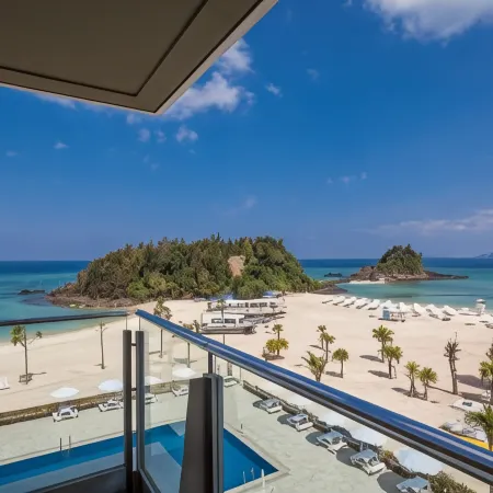 KARIYUSHI LCH.RESORT on The Beach