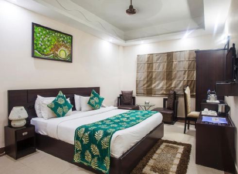 Palm Tree Hotel & Restaurant