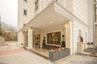 Jolnar Garden Hotel
