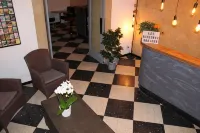 Les Glycines Hotels in Collias