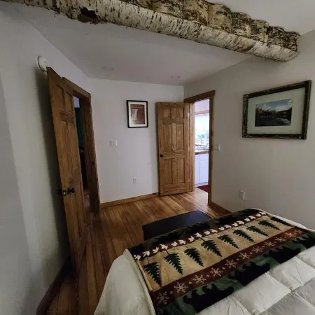 Birch Suite at Colden Lodge A Cozy Private 1Br Suite With Hot Tub on Lake Flower