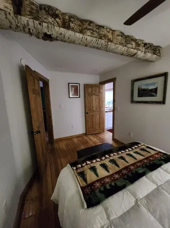 Birch Suite at Colden Lodge A Cozy Private 1Br Suite With Hot Tub on Lake Flower Отели в г. Саранак Лейк