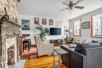 Charming Oasis with Spacious Living and Grill - Serene Getaway Retreat