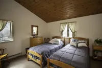 4 Bedroom 2 Bathroom Entire Home with Walk-In Lake Access Отели в г. Clinton County