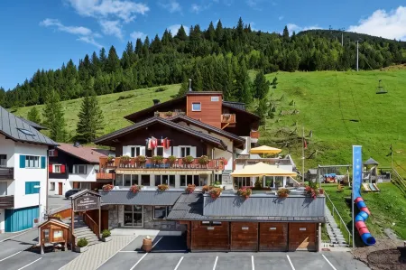 Hotel Turna Malbun Отели в г. Тризенберг