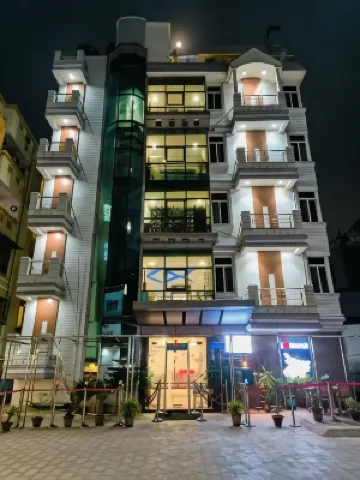 Frontline Residency Hotel di 