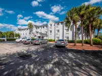 Microtel Inn & Suites by Wyndham Palm Coast I-95 - parking