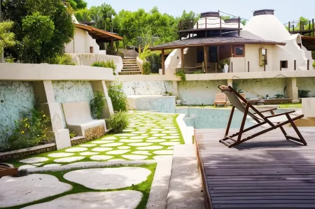 Dome Lombok Отели в г. Mertak