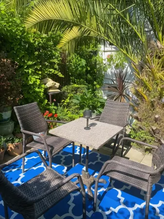 Bradstone Garden Retreat with Own Entrance Отели рядом со станцией Folkestone Central Railway Station