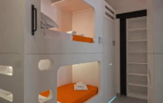 ออสเตลโล วุคชีเรีย