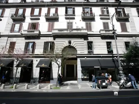 那不勒斯套房酒店