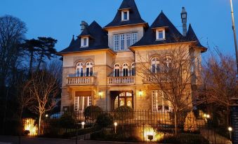 Le Castel Guesthouse