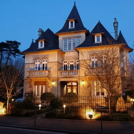 Le Castel Guesthouse