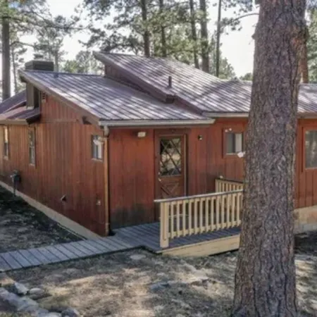 NEW HOT TUB Pet-Friendly Getaway with Room to Roam and CLOSE to Ski Apache