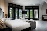 Gloria Maris Hotel Suites and Villa - Parking