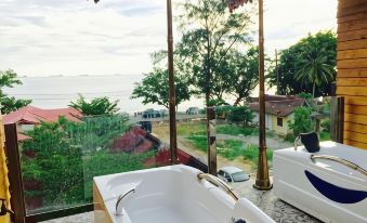 Kampong Pinang Sebatang Beach Resort