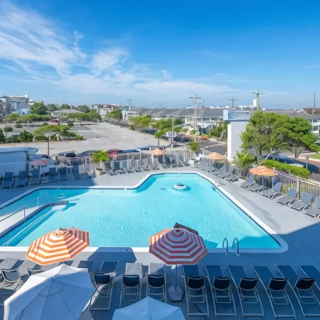 Commander Hotel & Suites