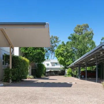 Anchor Motel Noosa Отели рядом с достопримечательностью «Торгово-развлекательный центр Noosa Junction»