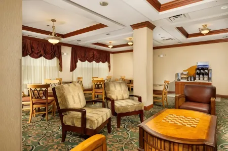 Holiday Inn Express & Suites Lenoir City (Knoxville Area) Отели в г. Лоудон