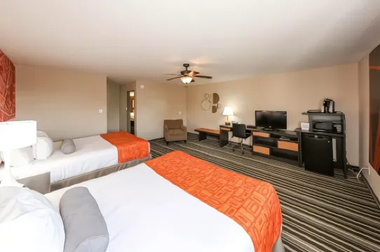 Howard Johnson by Wyndham Winnipeg West