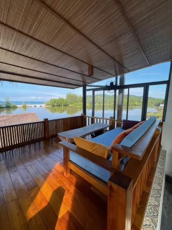 Eco Lagoon Отели рядом с достопримечательностью «Van beach»