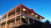 The Boston Inn Hotels near Coppermine Cascade Park