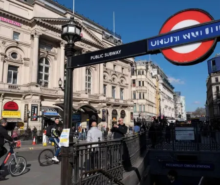 Zedwell Capsule Hotel Piccadilly Circus Отели рядом с достопримечательностью «Palmers Green United Reformed Church»