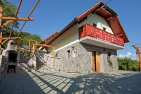 Vineyard Cottage Lustek Hotels near Jakčev dom