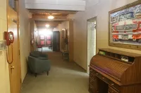 Old School Motel RV - 2-Star