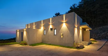 Yeongdeok Orto Sea Village 3 Pension Отели рядом с достопримечательностью «Koraebul-haesuyokchang»