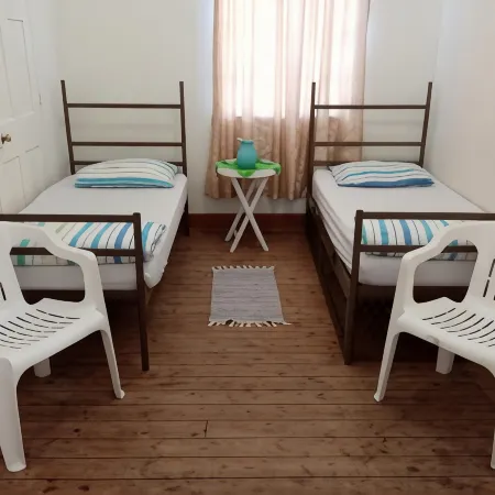 Lighthouse Farm Backpackers Lodge Отели рядом с достопримечательностью «Стадион «Атлон»»
