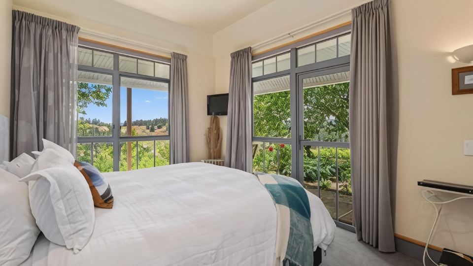 Hawkdun Rise Vineyard & Accommodation