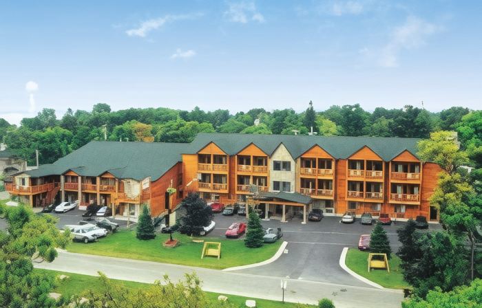 Super 8 by Wyndham Bridgeview of Mackinaw City