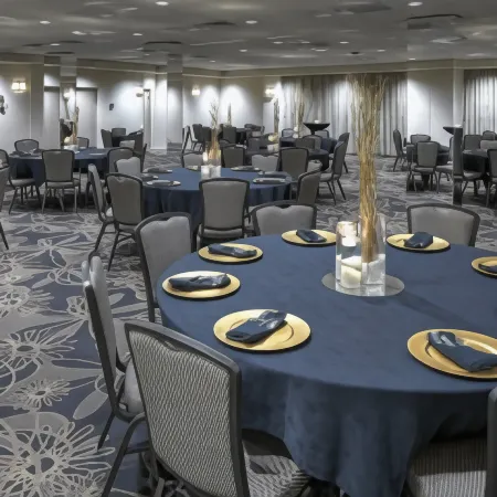 DoubleTree by Hilton Madison Downtown Отели рядом с достопримечательностью «Висконсинский университет в Мадисоне»