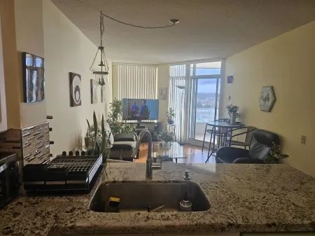 1 Bedroom Condo - Toronto- Markham; Highway 7-Leslie St & 404 .