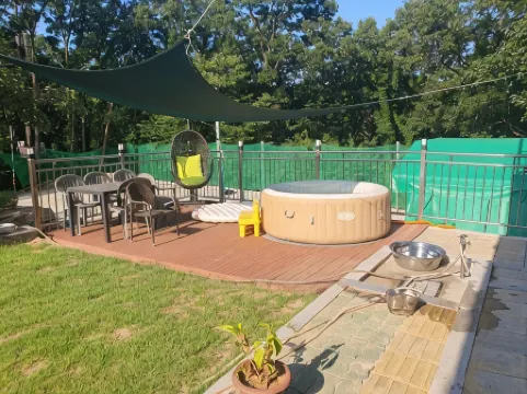 Ganghwa Island Healing Hill Pension Отели рядом с достопримечательностью «Музей истории Канхва»