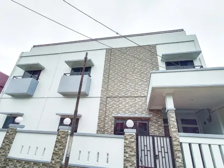 Blessing House Parapat Отели рядом с достопримечательностью «Pantai Bebas Parapat Danau Toba»