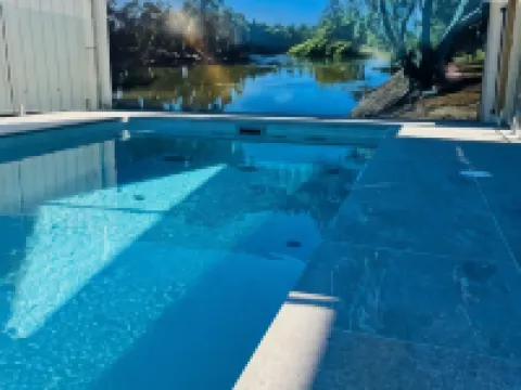 ゴールデン リバー モーター イン モアマのホテル