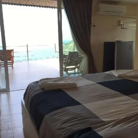 Yellow House Koh Sichang Отели рядом с достопримечательностью «Ко Си Чанг»