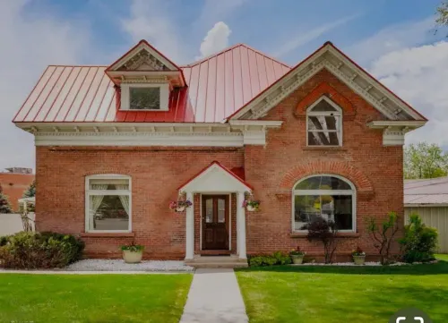 Family Getaway! Book this home w/ 3 bedrooms/8 beds near Park City!