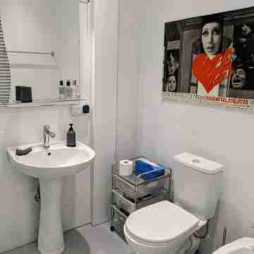 Cozy 1-bedroom apartment with AC, WiFi in amazing Tbilisi Rooms